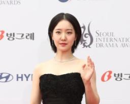 チン・ジヒ 