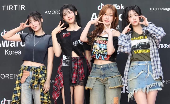 シヨン（QWER） ［시연］